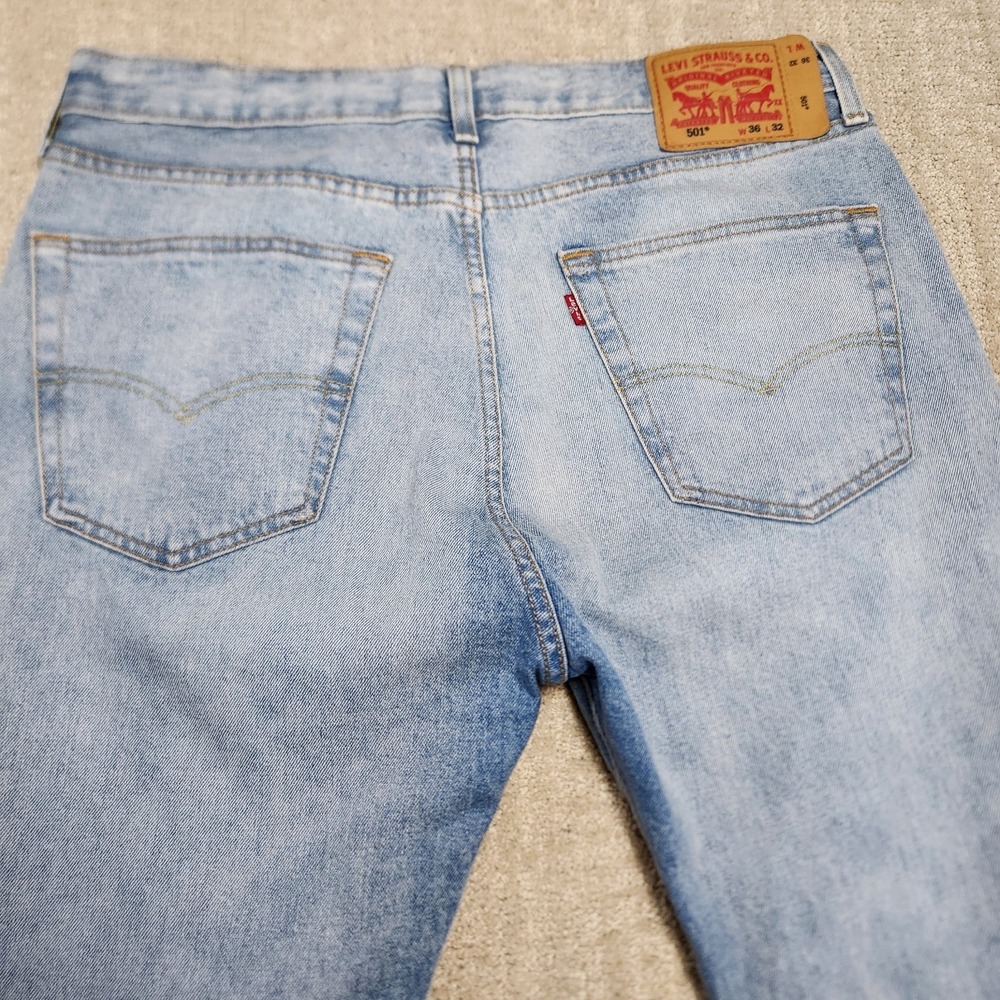 Levis 501 Jeans Men 34x32 *READ Light Wash Distressed Straight Leg Button Fly - Picture 2 of 8